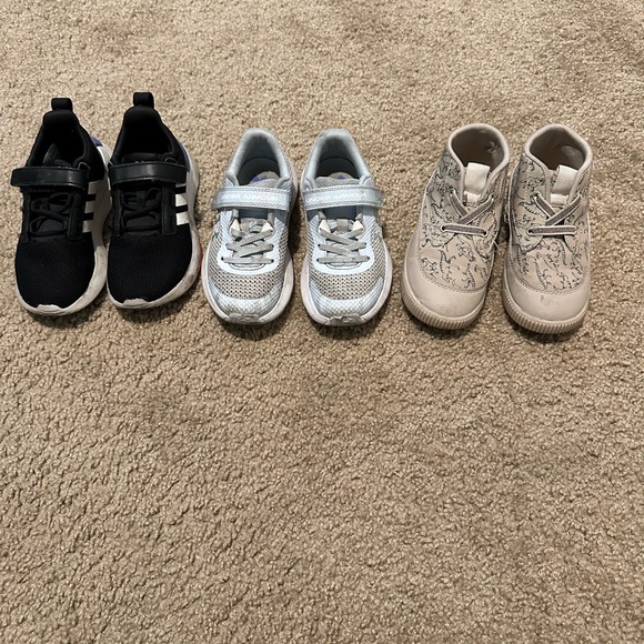 Bundle of kids sneaker’s - Picture 1 of 4